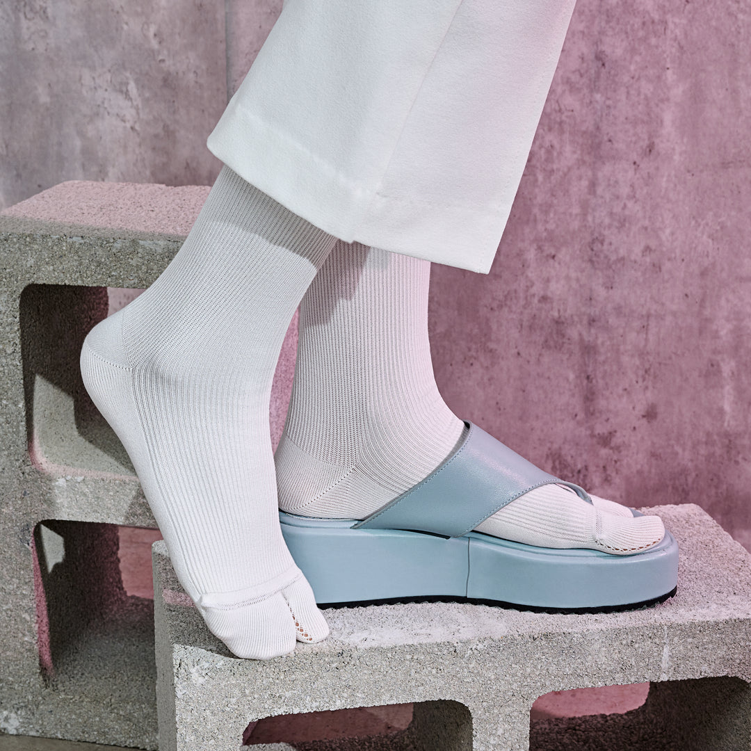Ribbed Tabi Crew Socks - White (WOMEN)