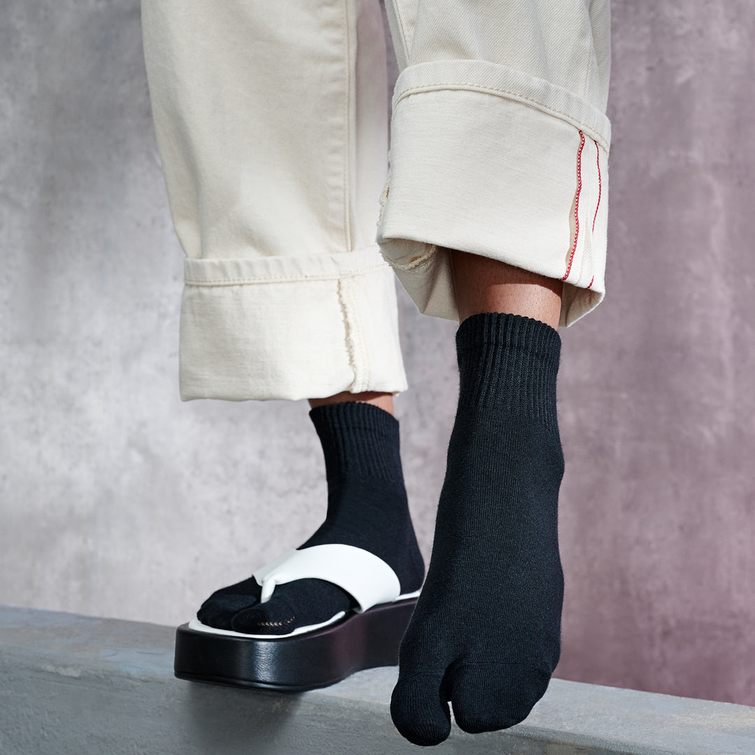 Cotton Tabi Short Crew Socks - Black