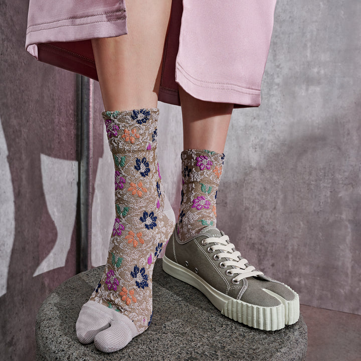 Float Flower Cotton Tabi Crew Socks - Beige