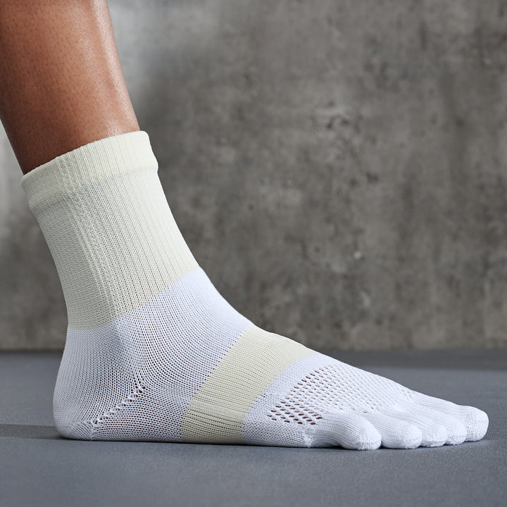 Signature Run Toe Crew Socks - White (WOMEN)