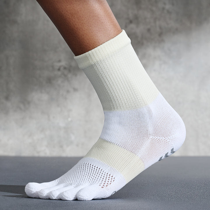 Signature Run Toe Crew Socks - White (WOMEN)