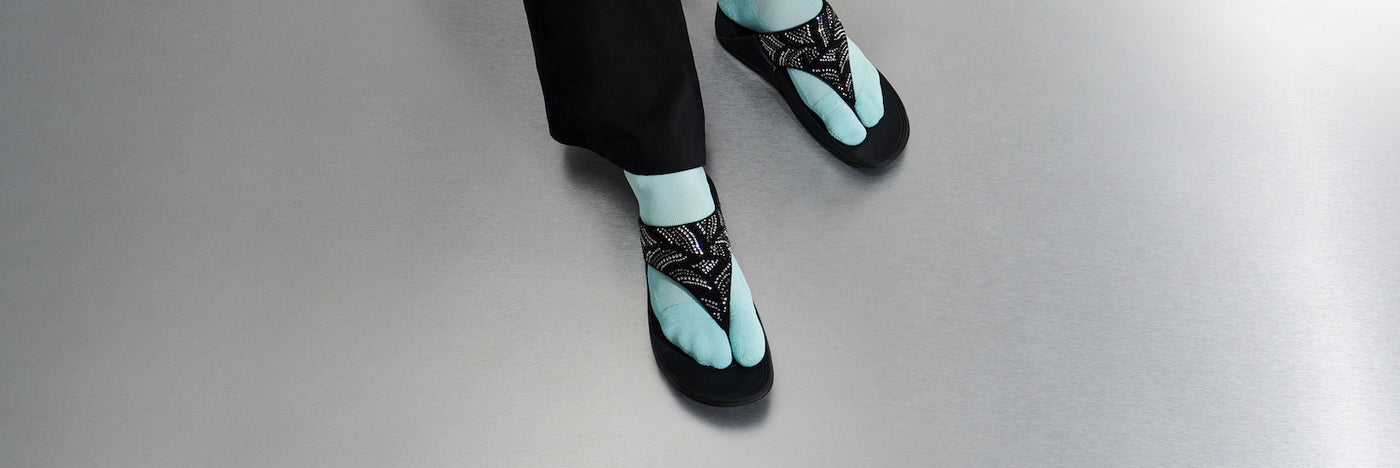 Tabio Women's Two-Tone Sheer Tabi Crew Socks - Big-Toe, Split-Toe, Two-Toe  – Japanese Socks Tabio USA