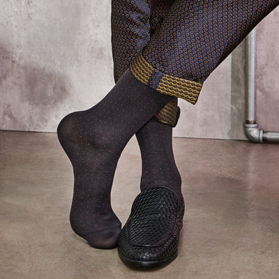 Tabio Men's Premium Silk Banner Knee High Socks - Dress Socks