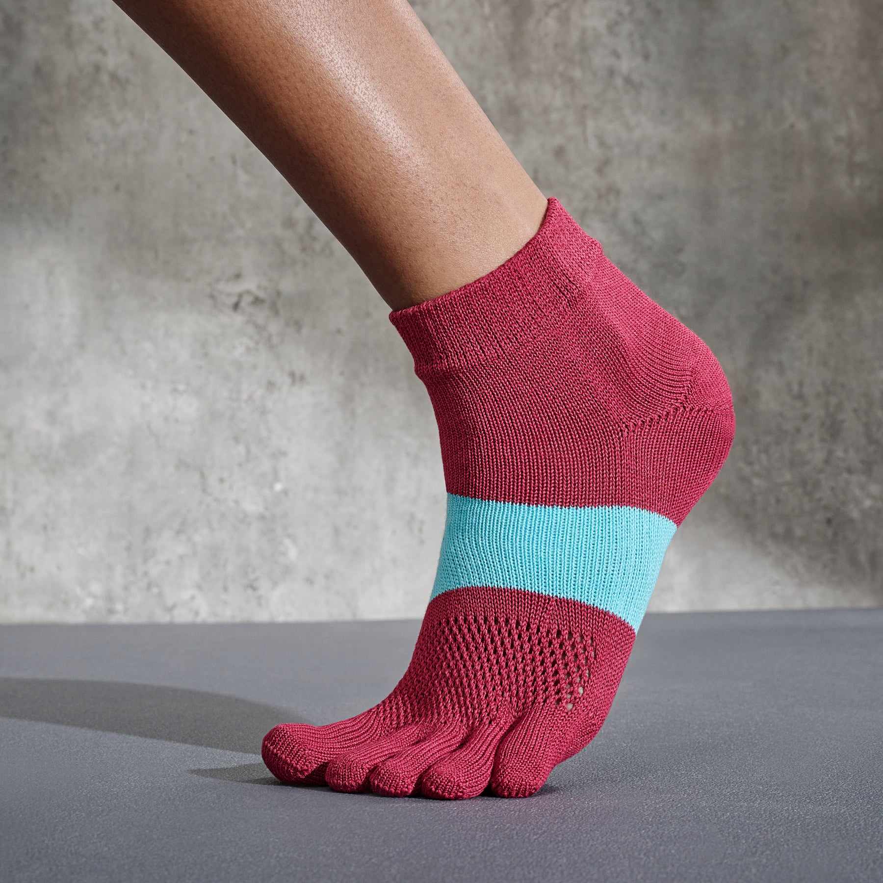 Tabio Sports®️ Women's Soccer/Football Toe Crew Socks - 3-D Knitting –  Japanese Socks Tabio USA